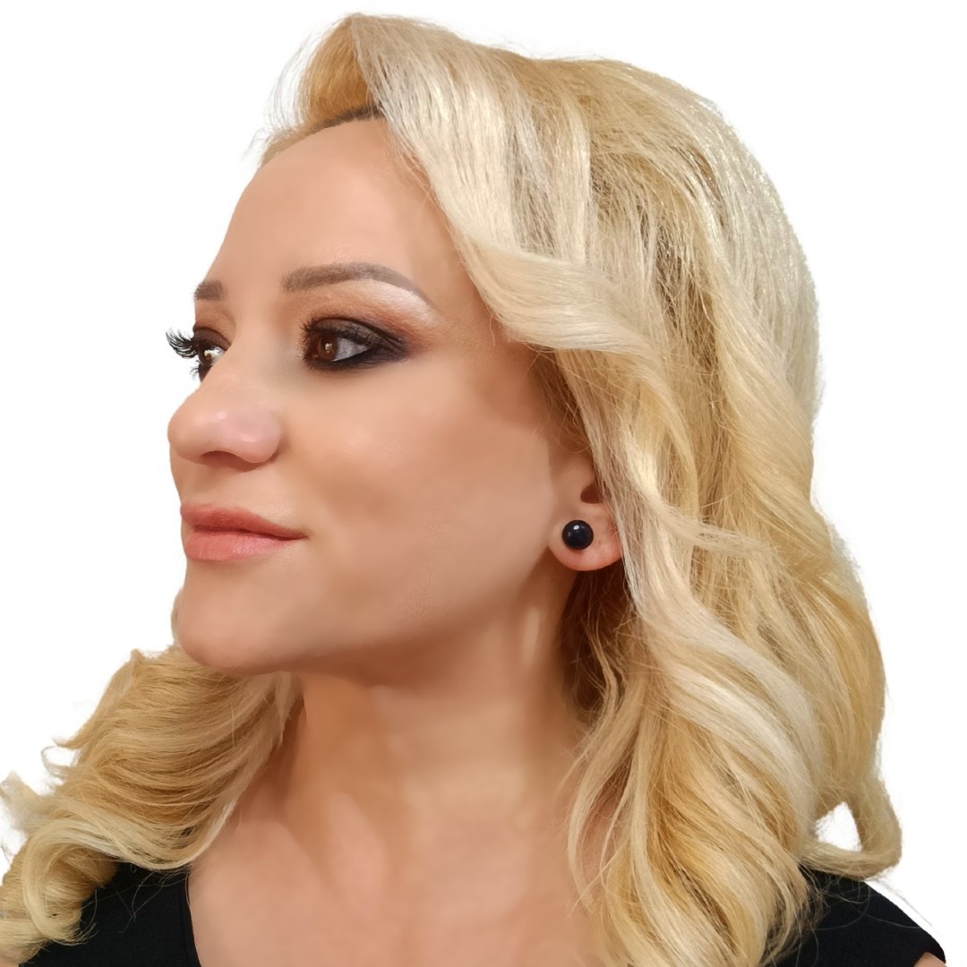 Cercei cu Perle Naturale Negre 9–10 mm, Formă Buton, Calitatea AAA, Șurub, Aur Galben 14K, Context de Purtare, Profil Stânga